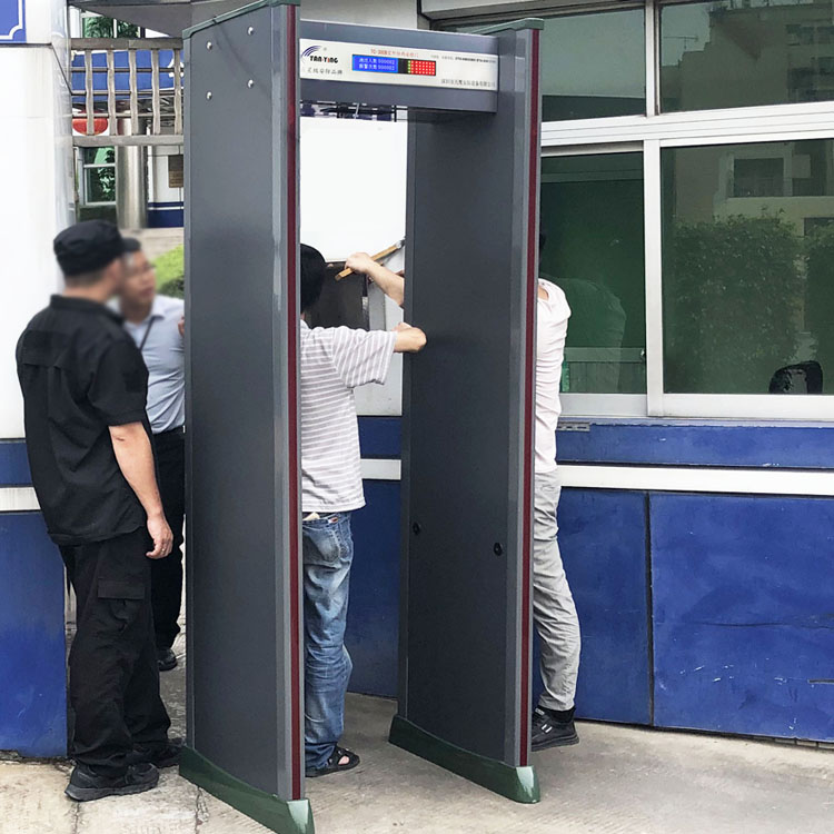 深圳龙华区派出所安装天鹰室外防水安检门