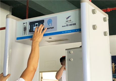 阜城长城双语学校选用我司智能型安检门
